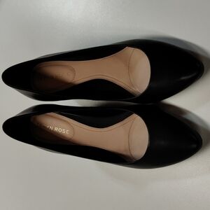 𝅺TARYN Rose Rochelle Black Leather Block Heel Pumps Size 7C/37